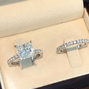 Ring. Ladies “Fashion” Jewelry. New never worn.